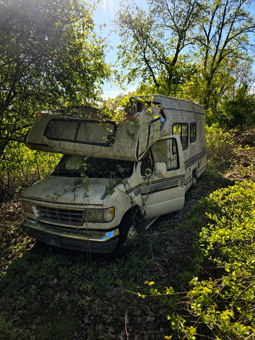 Motorhome removal vehicle ready for RV disposal